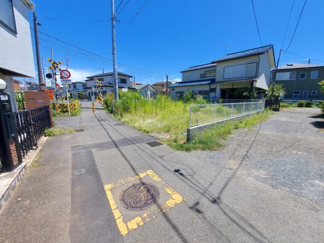 外観:【香川駅まで徒歩圏内で通勤通学に便利!閑静な住宅地です】西側は隣地通路のため開放感があります!建築条件なしのためお好きなハウスメーカーで建築出来ます!