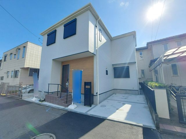 外観:【全1棟!南向きバルコニーと吹抜けで開放的で明るい空間】建物10年保証、地盤20年保証全居室収納に加えWIC2か所、SIC、パントリーなど豊富な収納力