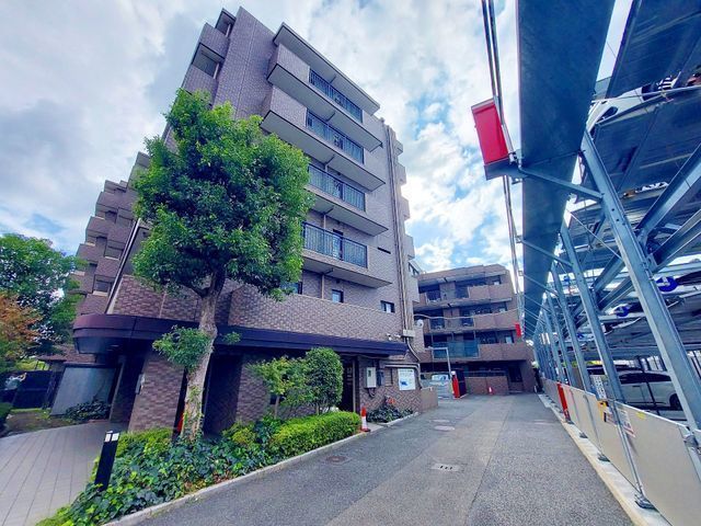 外観:【総戸数102戸のビッグコミュニティー！室内フルリフォーム済み】ペット飼育可全居室収納、専用庭付きの3LDK！即内覧・入居できます！