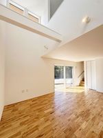 その他:リビング上部は開放感のある吹抜け