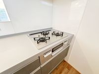 キッチン:三口コンロ