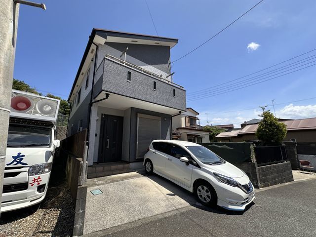 外観:駐車場